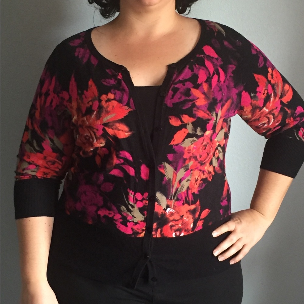 ✨SALE✨ 3/$20   3/4 Sleeve floral cardigan